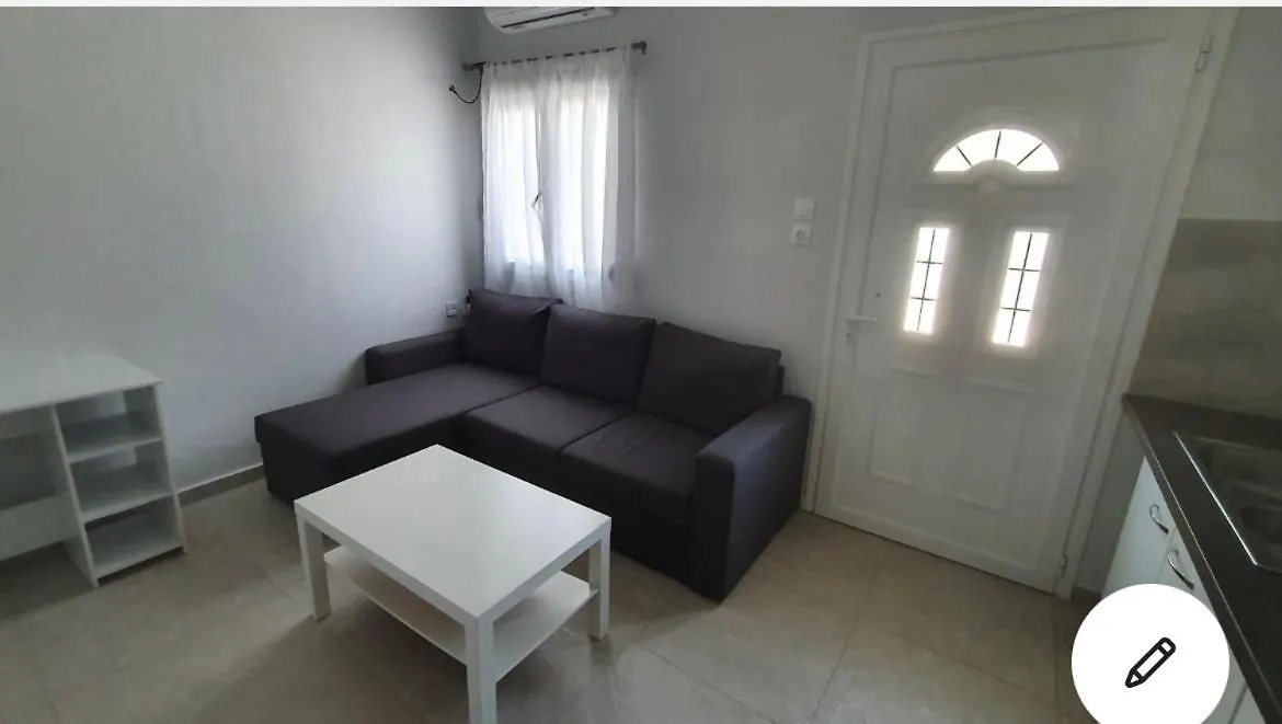 White Studio Apartment Nea Michaniona