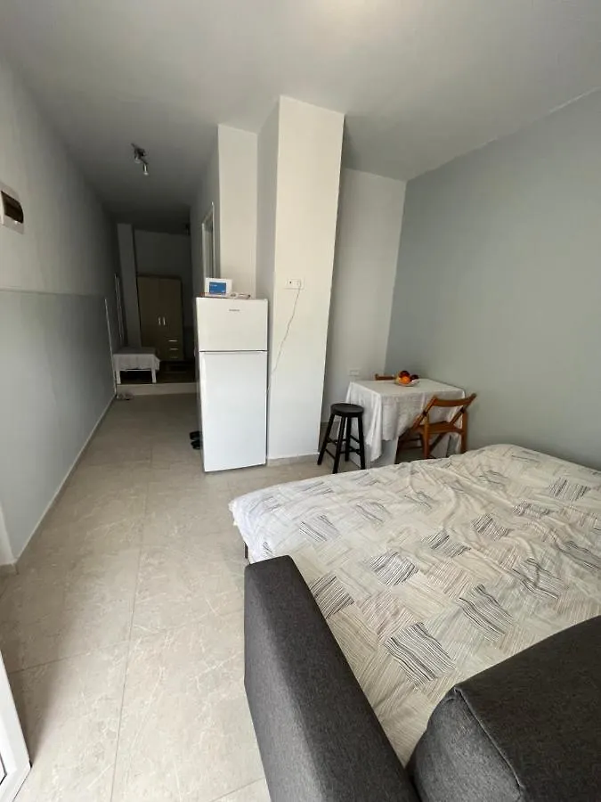 White Studio Apartment Nea Michaniona Greece