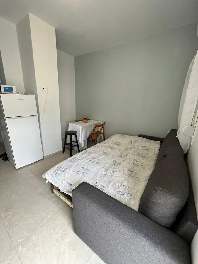 White Studio Apartment Nea Michaniona